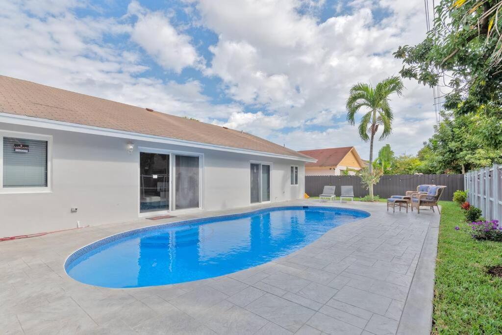 Spacious 4 Bedrooms, 2 Bathroom House With Pool Miramar Eksteriør bilde