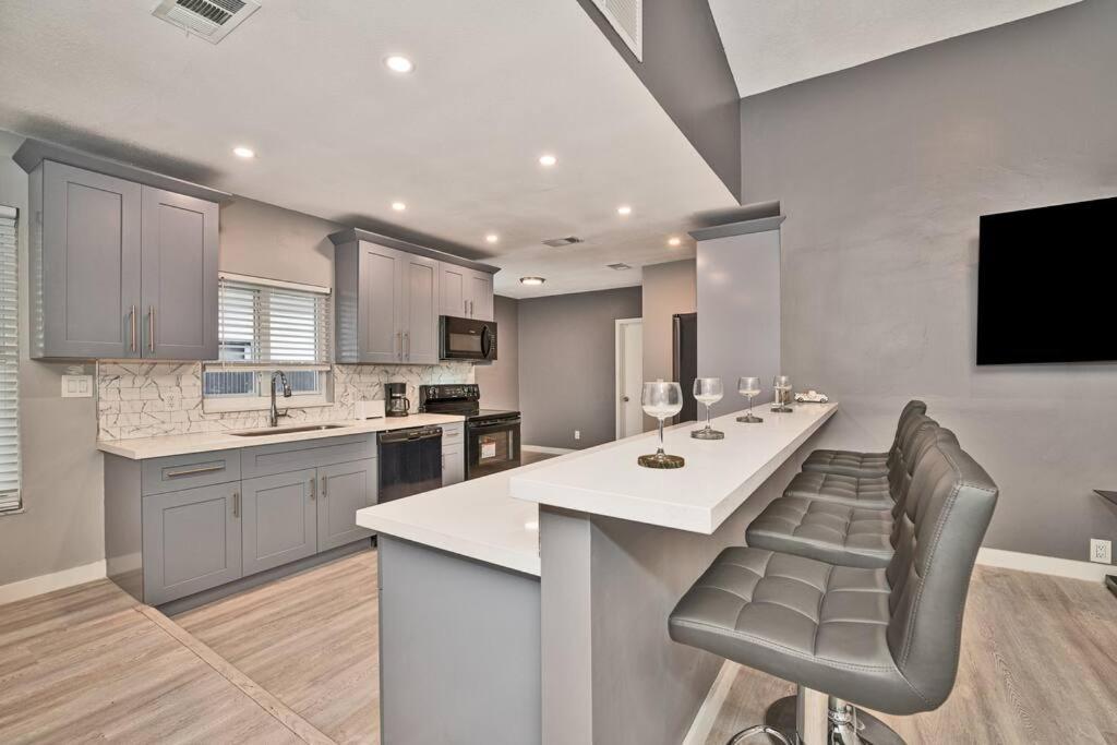 Spacious 4 Bedrooms, 2 Bathroom House With Pool Miramar Eksteriør bilde