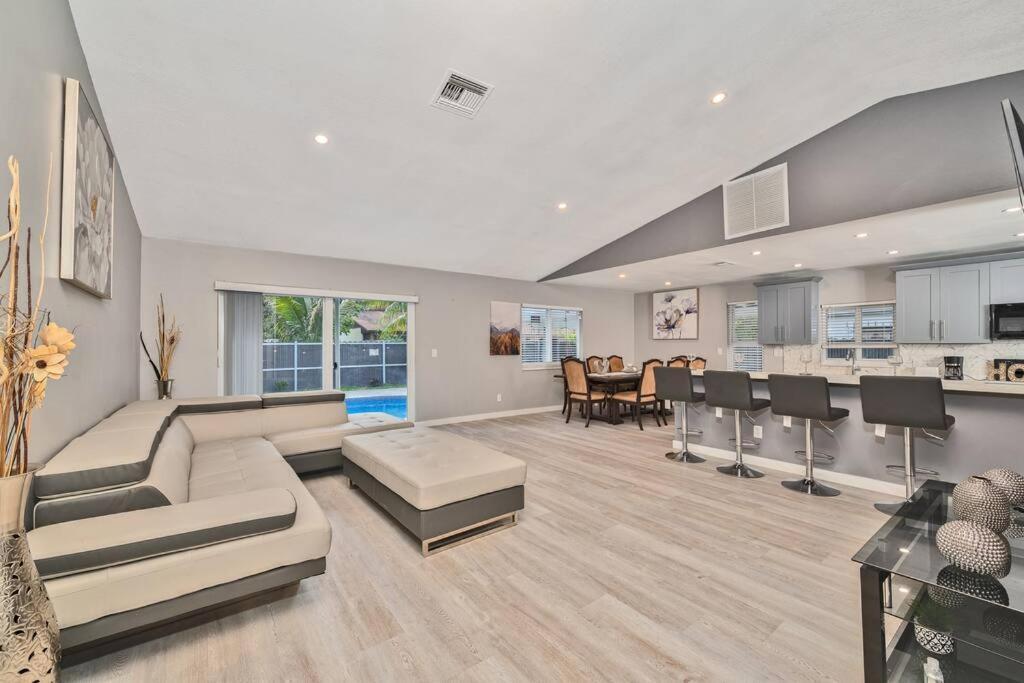 Spacious 4 Bedrooms, 2 Bathroom House With Pool Miramar Eksteriør bilde