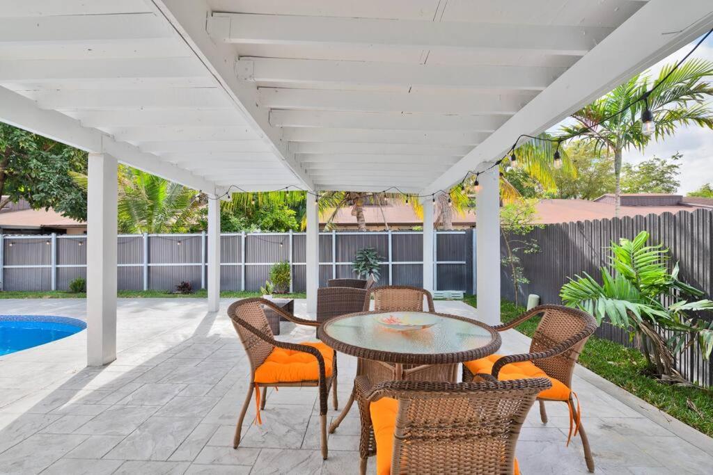 Spacious 4 Bedrooms, 2 Bathroom House With Pool Miramar Eksteriør bilde