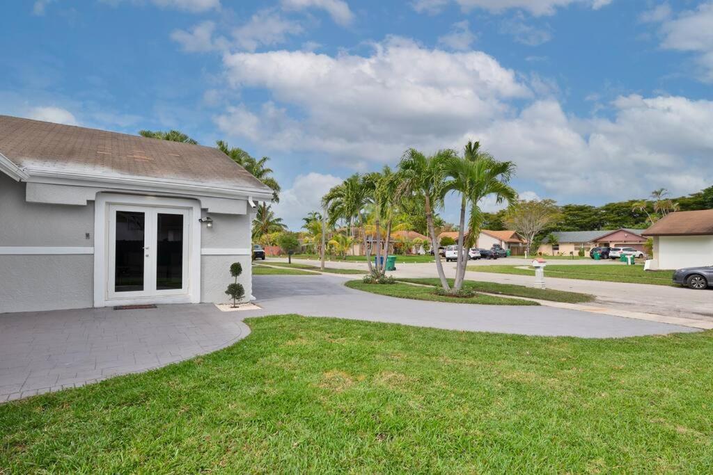 Spacious 4 Bedrooms, 2 Bathroom House With Pool Miramar Eksteriør bilde