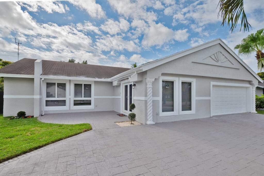 Spacious 4 Bedrooms, 2 Bathroom House With Pool Miramar Eksteriør bilde