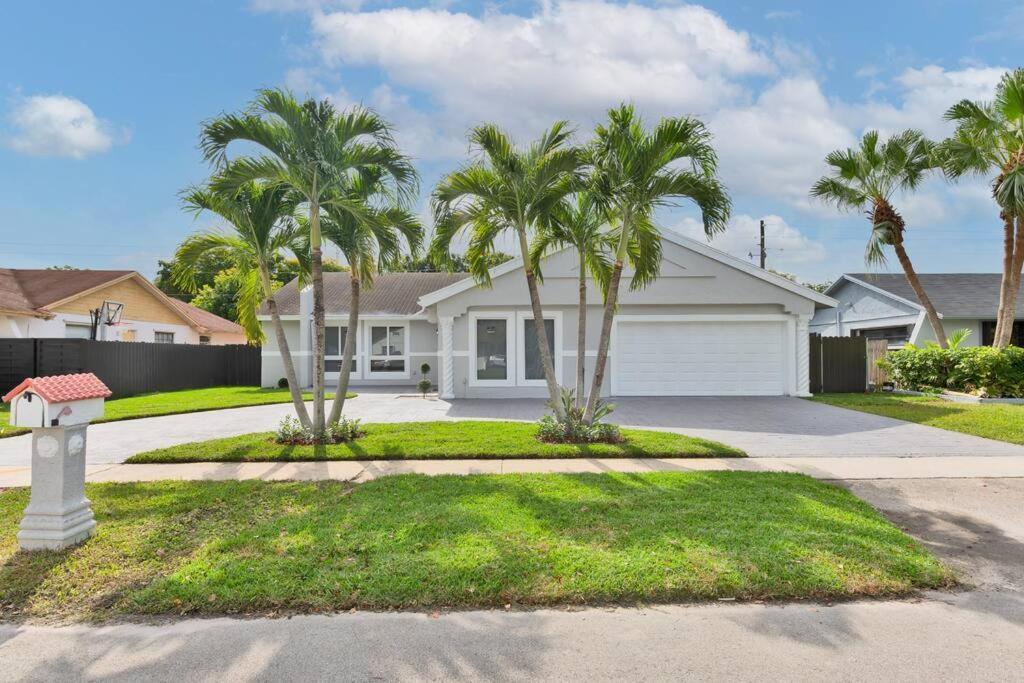 Spacious 4 Bedrooms, 2 Bathroom House With Pool Miramar Eksteriør bilde
